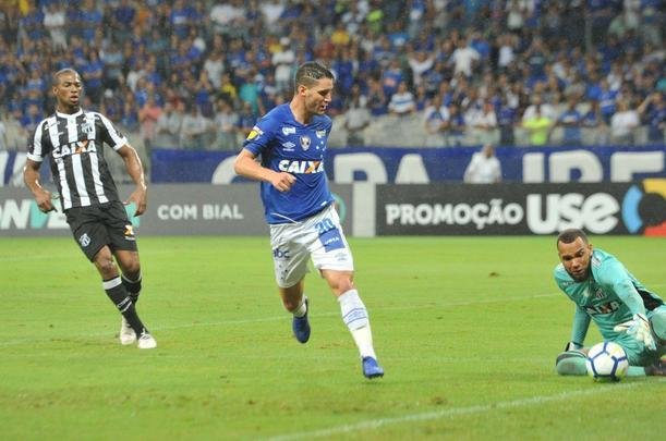 Fotos de Cruzeiro x Cear, no Mineiro, em jogo atrasado da 27 rodada do Brasileiro