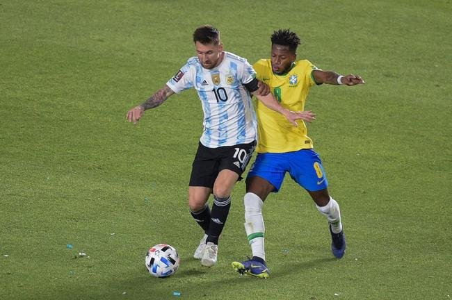 Sem Neymar, Brasil encarou a Argentina em clssco agitado pelas Eliminatrias