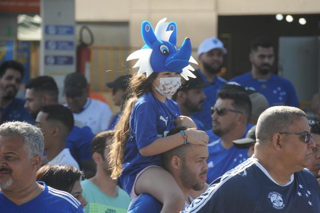 Chegada da torcida do Cruzeiro ao Mineiro para o jogo contra a Ponte Preta pela 13 rodada da Srie B do Campeonato Brasileiro. Estdio voltou a receber grande pblico