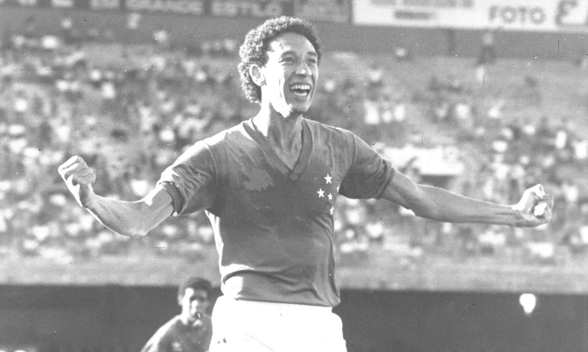 15- Tostão II - 97 gols em 213 jogos (1982 a 1985)