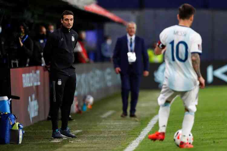 Contra o Paraguai, Argentina busca a terceira vitória consecutiva e tenta se manter 100%