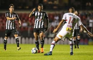 Atl�tico saiu atr�s, conseguiu virada com R�ger Guedes e Ricardo Oliveira, mas cedeu empate no Morumbi