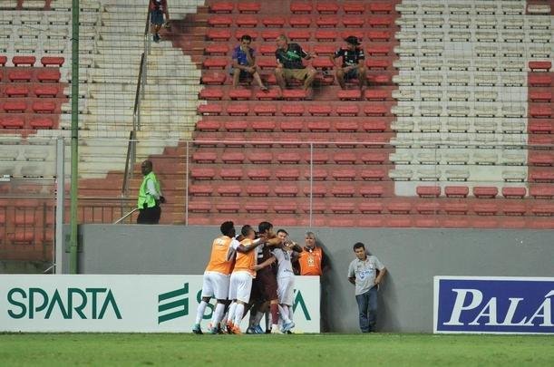 Amrica e Paran Clube se enfrentam pela 33 rodada da Srie B, no Horto