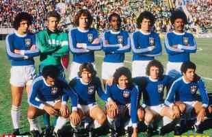 1978 - Camisa azul com detalhes brancos foi utilizada no Mundial de 1978 contra a Polnia