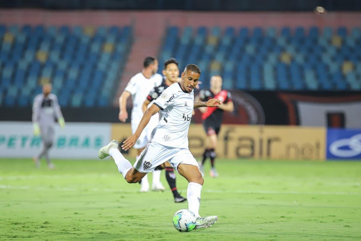 Atltico venceu Atltico-GO por 4 a 3, com gols de Keno (3) e Nathan. Time assumiu liderana do Brasileiro, com 21 pontos