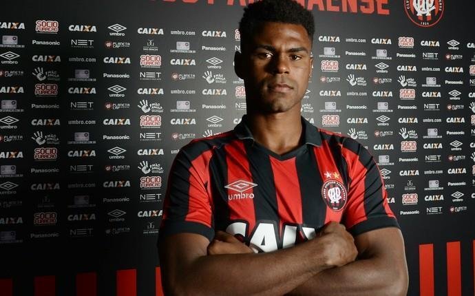 Wanderson (Atltico-PR) - 27 anos - 6 jogos no Campeonato Brasileiro - Nos treinos durante a parada da Copa do Mundo, foi utilizado muitas vezes como titular. Disputa vaga no time com Paulo Andr.