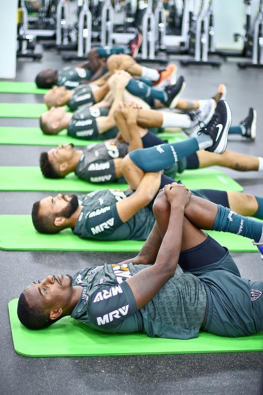 Depois da vitria por 3 a 0 sobre o Coimbra, em jogo-treino na Cidade do Galo, os jogadores do Atltico fizeram um trabalho fsico na academia do CT. Veja fotos