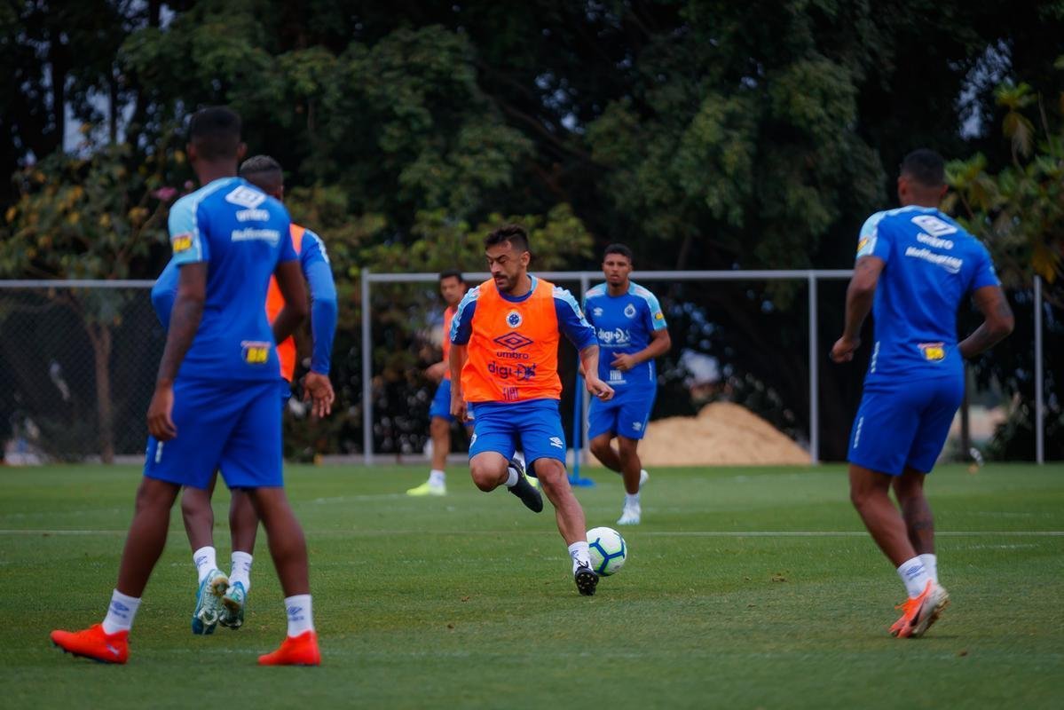 Treino do Cruzeiro nesta segunda-feira, na Toca da Raposa II. Time de Rogrio Ceni enfrenta o Cear na quarta-feira, s 19h30, no Castelo, em Fortaleza, pela 21 rodada do Campeonato Brasileiro