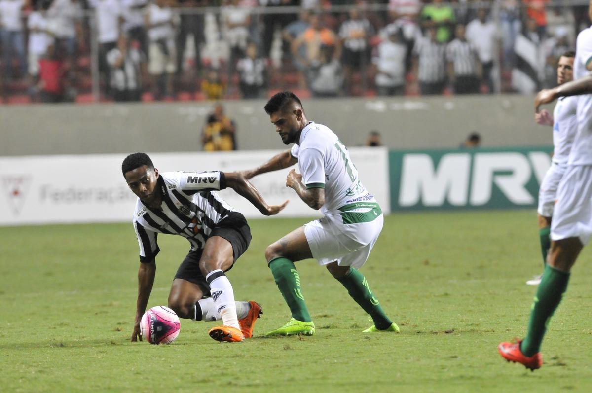 Fotos do primeiro tempo do clssico entre Atltico e Amrica, no Independncia, pela semifinal do Mineiro