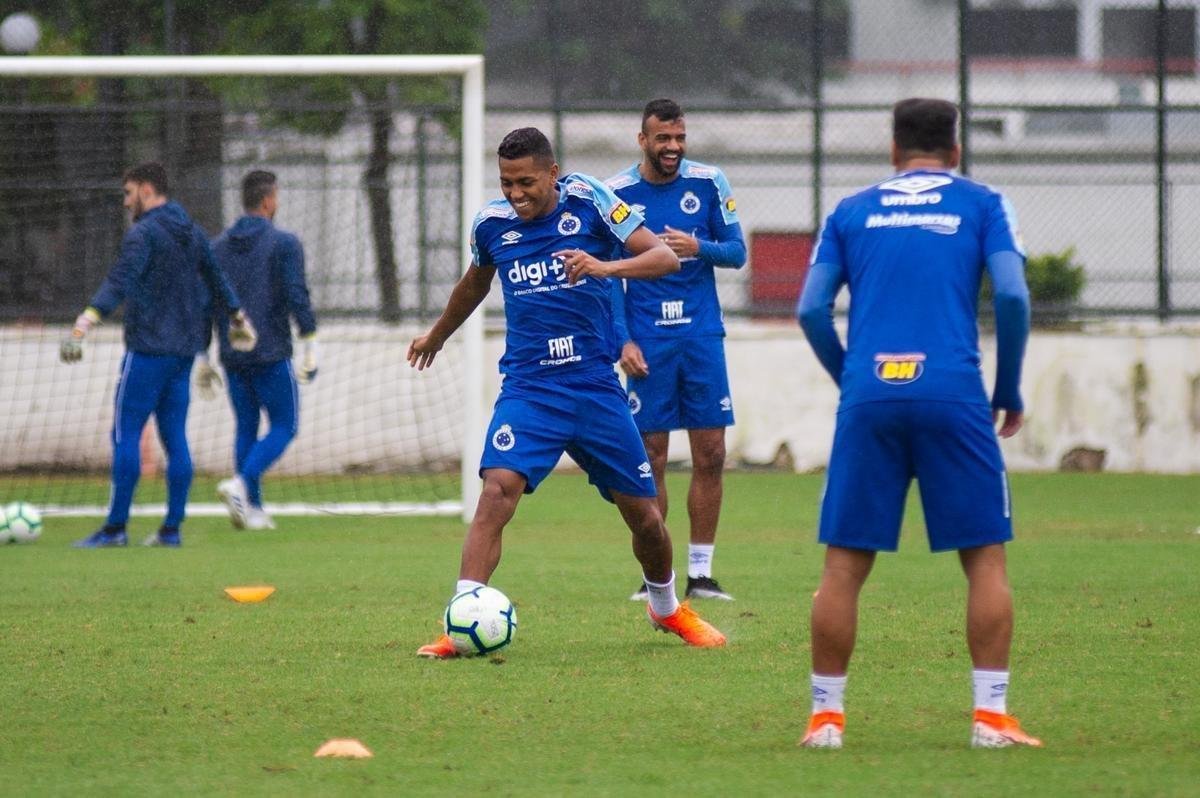 Imagens do treinamento do Cruzeiro no Rio de Janeiro