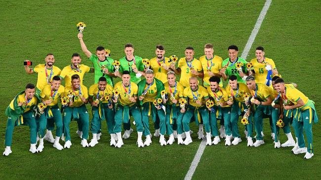 Jogadores da Sele��o Brasileira recebem a medalha de ouro pela conquista ol�mpica no futebol