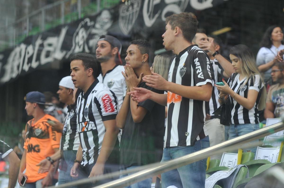 Imagens da torcida do Atltico no clssico contra o Cruzeiro, no Independncia, pelo Campeonato Brasileiro 