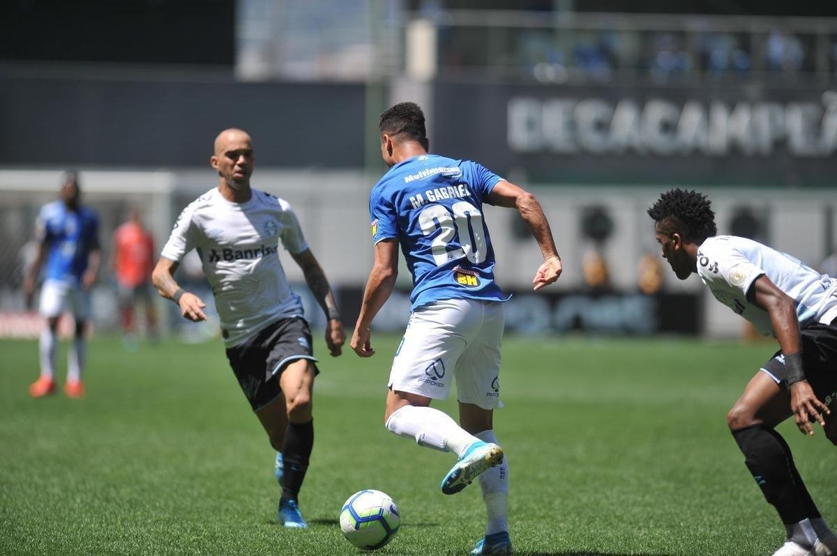Lances da partida entre Cruzeiro e Grmio, no Independncia, pela 18 rodada do Campeonato Brasileiro