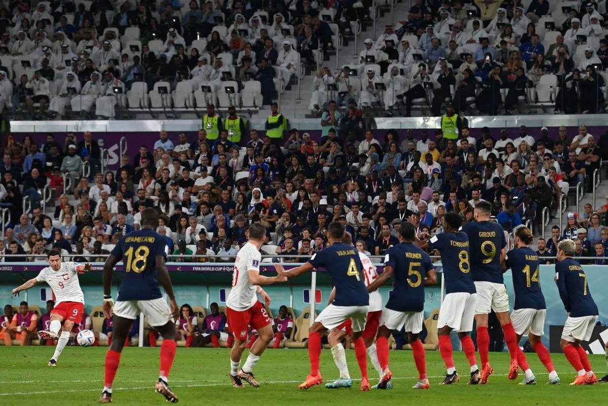 Lances da partida entre Frana e Polnia, pelas oitavas de final da Copa do Mundo.