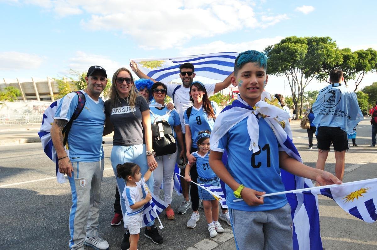 Torcedores nos arredores do Mineiro antes de Uruguai x Equador