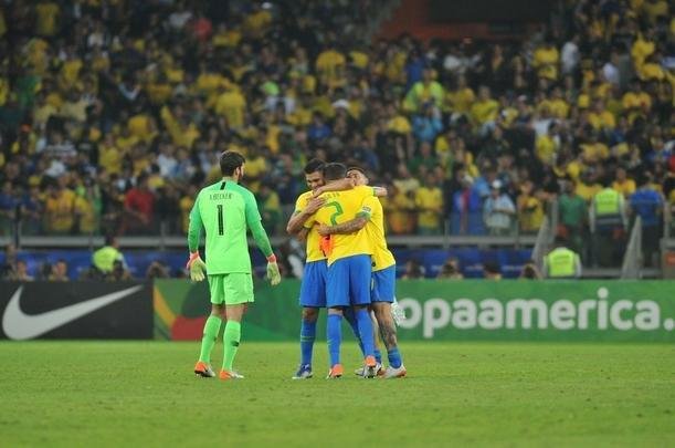 Fotos da vitria do Brasil sobre a Argentina, por 2 a 0, no Mineiro, pela semifinal da Copa Amrica; Gabriel Jesus e Firmino marcaram os gols da seleo em BH