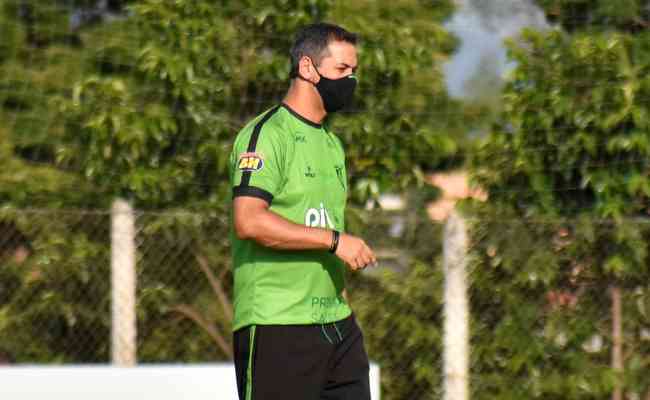 Marquinhos Santos durante treino no CT Lanna Drumond nessa quinta-feira