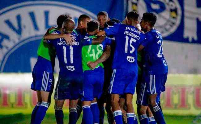 Jogadores do Cruzeiro comemoram mais uma vitória na temporada 2022