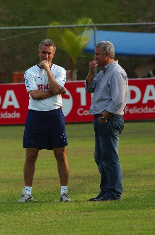 02/11/2007 - O tcnico de futebol do Cruzeiro, Dorival Junior,e Eduardo Maluf, durante treino na toca da Raposa II, em Belo Horizonte