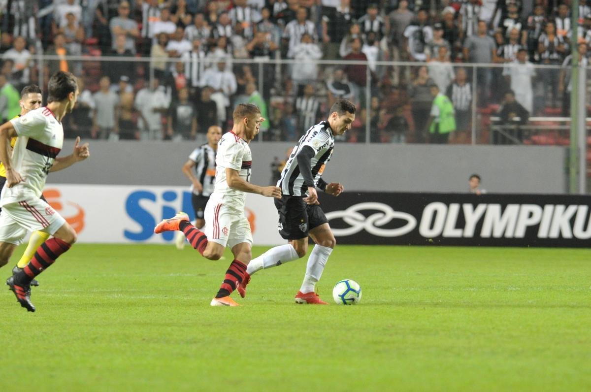 Galo derrotou Flamengo por 2 a 1 e assumiu provisoriamente a segunda posio no Brasileiro