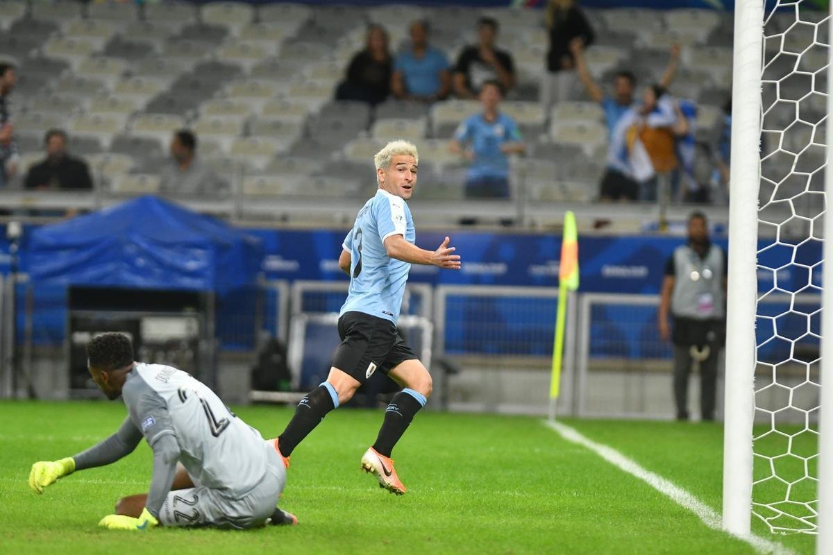 Fotos de Uruguai x Equador, no Mineiro