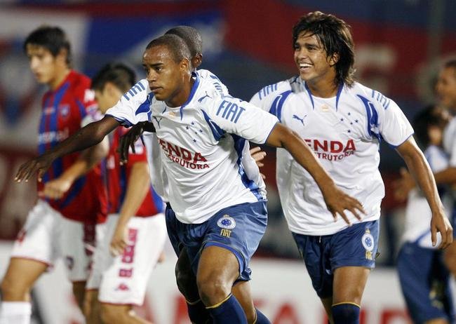 Copa Libertadores 2008 - na primeira fase, o Cruzeiro ganhou os dois duelos contra o Cerro Porte�o, do Paraguai: 3 a 1, em Belo Horizonte, e 3 a 2, em Assun��o.