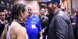 Astros presentes no UFC 196 - A campe Miesha Tate com o ator Gerard Butler