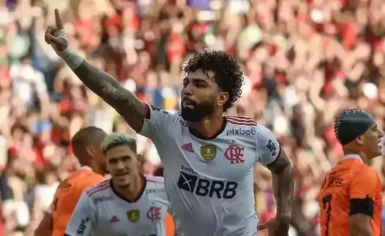 Flamengo - 13 jogos, sendo 6 sem levar gol