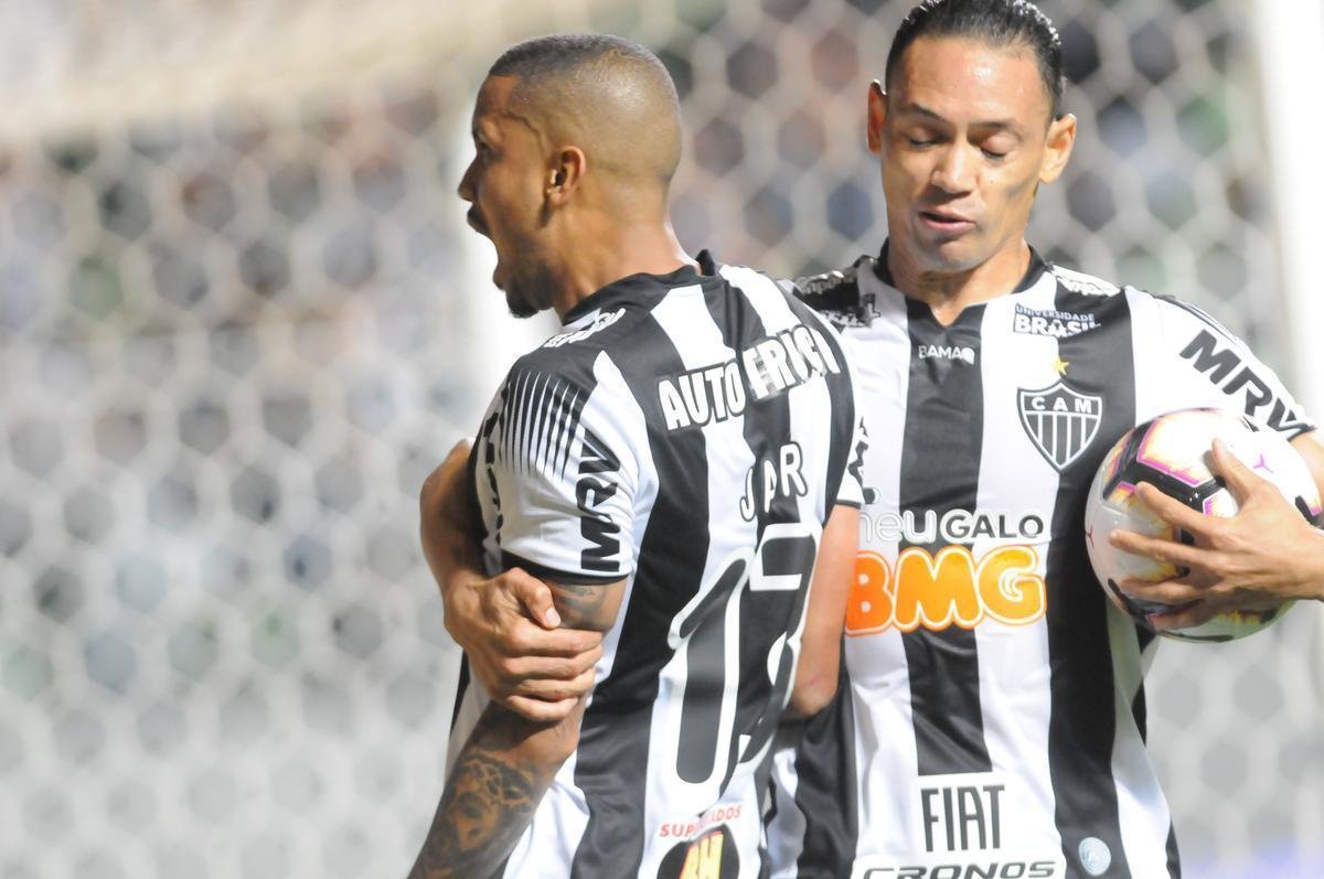 Volante Jair empatou para o Atltico ainda no primeiro tempo, depois de grande presso do Galo.