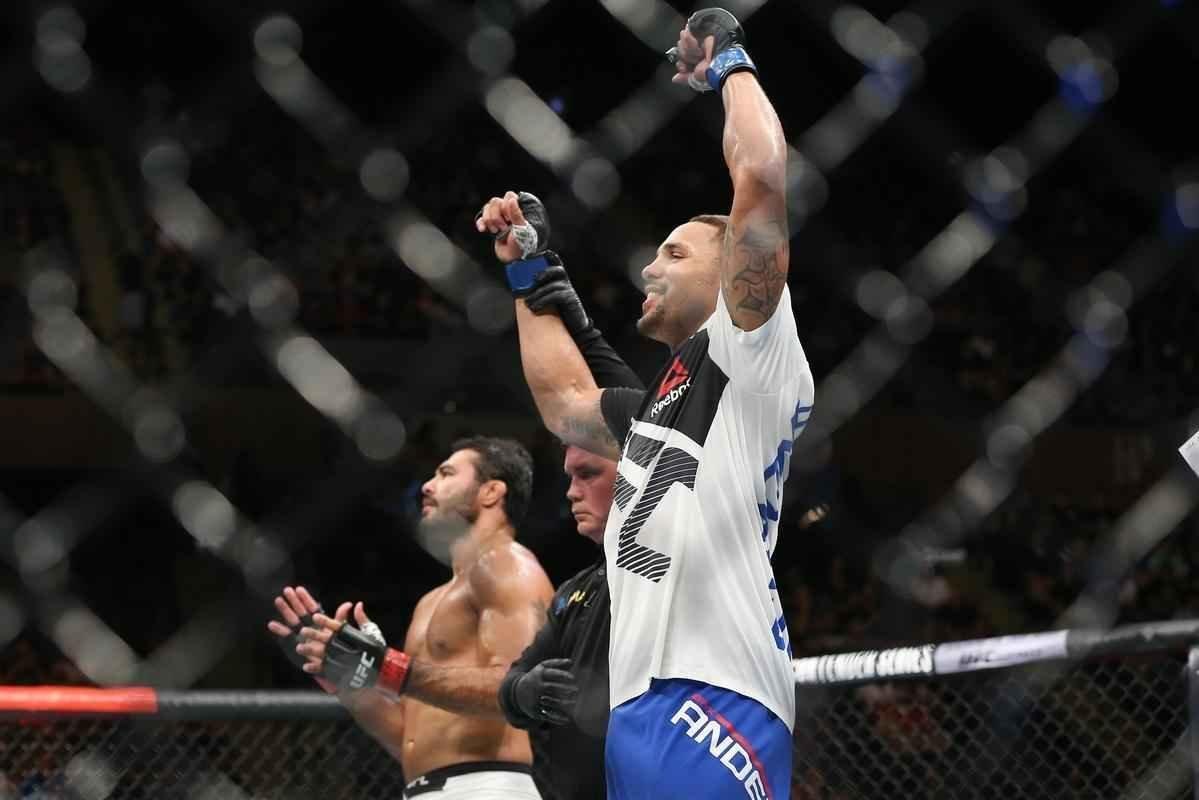 Eryk Anders venceu Rafael Sapo por nocaute, no primeiro round