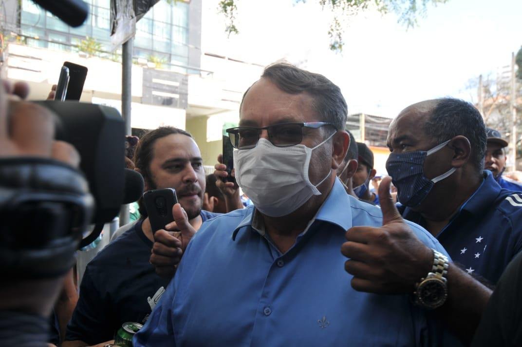 Alexandre Guzanshe/EM/DA Press