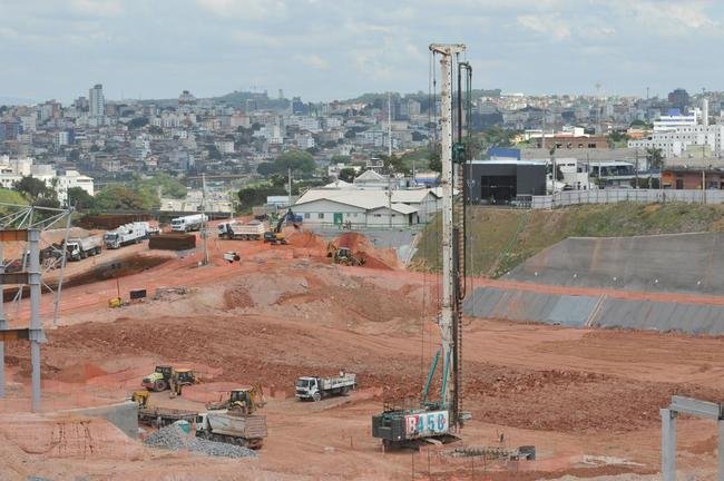Arena MRV completa um ano de obras neste 20 de abril de 2021. Veja como est� o andamento da constru��o do est�dio do Atl�tico, que tem previs�o de ficar pronto em outubro de 2022. Ser�o 46 mil lugares, 2.333 vagas de estacionamento, 40 bares e 80 camarotes. O empreendimento fica no bairro Calif�rnia, em Belo Horizonte. (Fotos de Gladyston Rodrigues/EM/D. A Press)