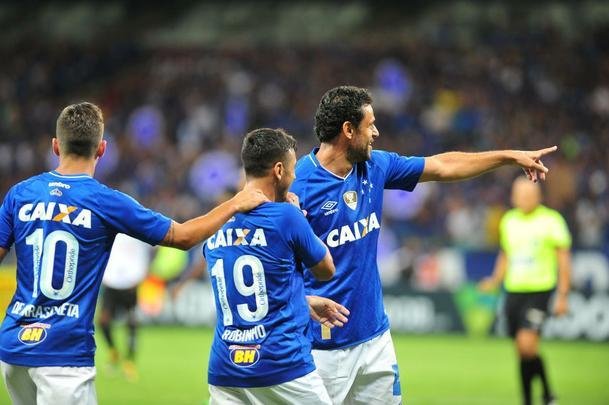 Imagens do jogo entre Cruzeiro e Tupi, no Mineiro