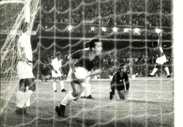 Cruzeiro foi campeo brasileiro de 1966 sobre o Santos de Pel