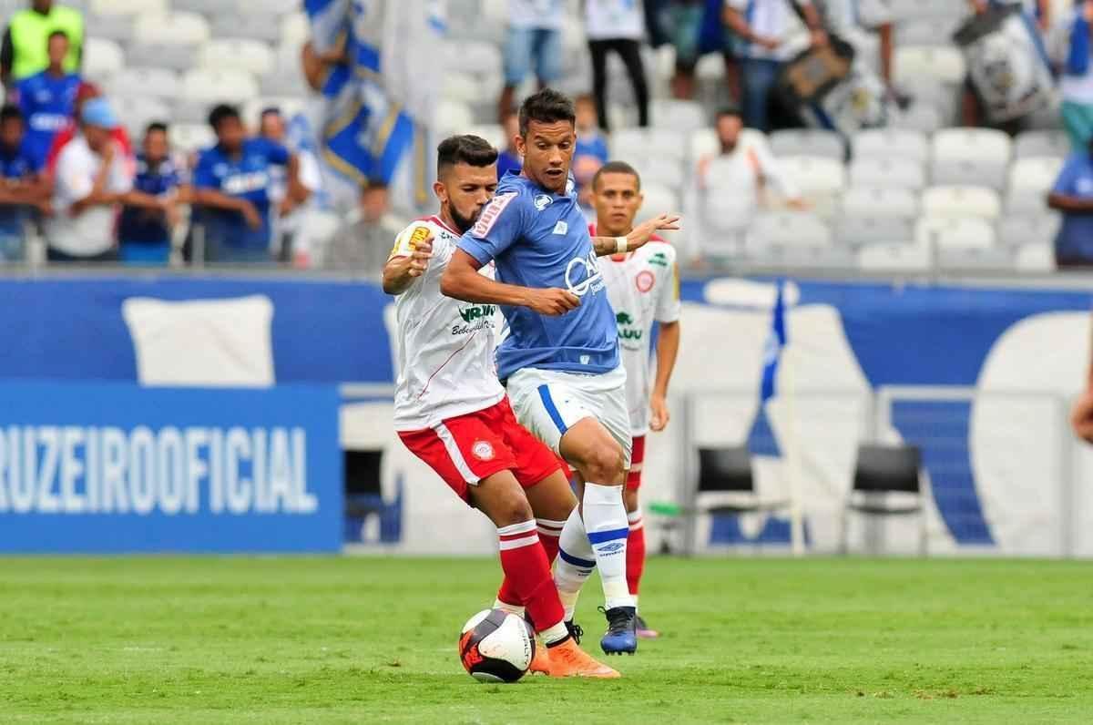 Lance de Cruzeiro x Tombense, jogo disputado no Mineiro pelo Campeonato Mineiro