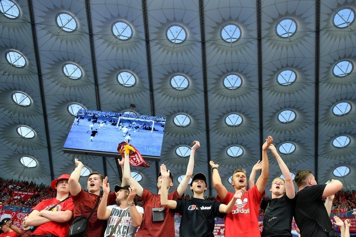 Torcidas de Real Madrid e Liverpool encheram o estdio Olmpico, de Kiev, na final da Champions