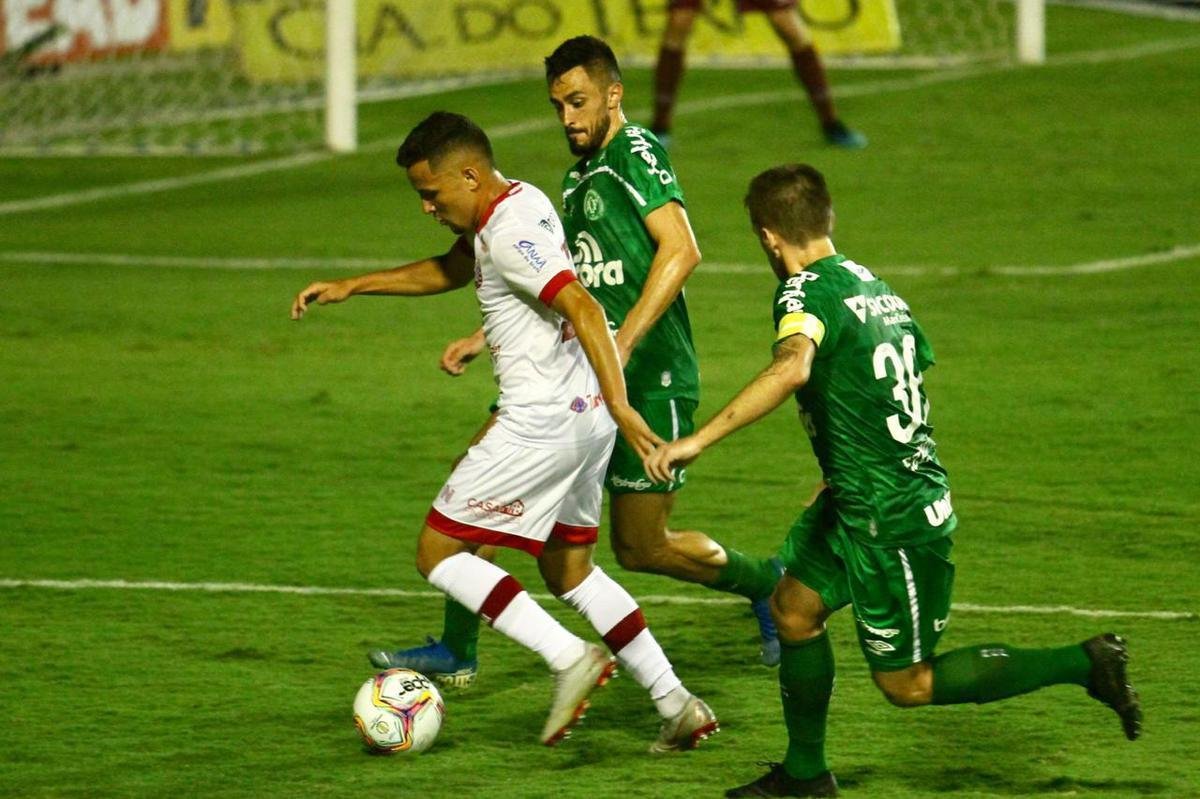 Nutico abriu o placar na segunda etapa com Kieza e quando a partida se encaminhava para mais uma vitria Timbu em seus domnios, a Chapecoense empatou aos 48 minutos do segundo tempo