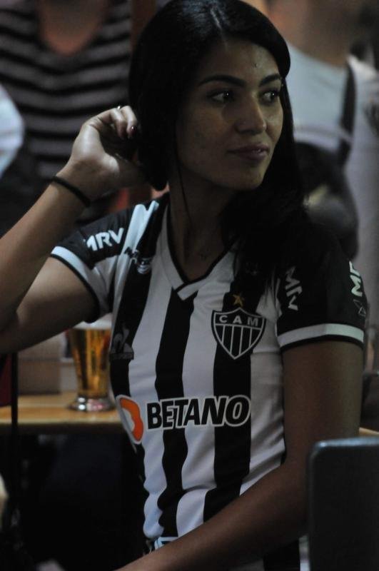 Nesta quinta-feira (2), torcedores do Atltico lotaram os bares de BH para acompanhar Bahia x Galo, jogo adiado da 32 rodada do Campeonato Brasileiro. Na imagem, bares na regio da Savassi.