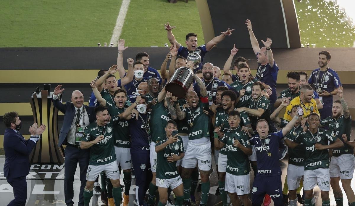 Festa do Palmeiras no Maracanã com a conquista do bicampeonato da Copa Libertadores sobre o Santos. Verdão venceu a decisão por 1 a 0 com gol do atacante Breno Lopes aos 53 do segundo tempo (AFP / Mauro Pimentel / Ricardo Moraes / Silvia Izquierdo)