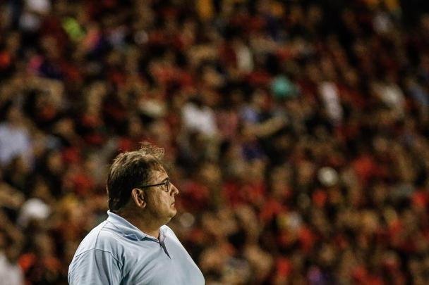 O Sport abriu o placar no primeiro tempo com Elton, escolhido pelo técnico Guto Ferreira como titular para a partida.
