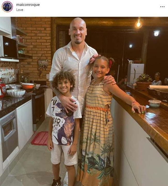 Maicon e a fam�lia 