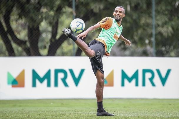 Com Sette Câmara em campo, Atlético se prepara para jogo contra o São Paulo