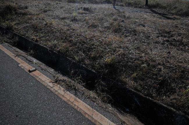 Foto do Mirante do Jatob, em Brumadinho, local onde o volante Henrique, do Cruzeiro, sofreu acidente de carro na sexta-feira (26/6). Foto do Mirante do Jatob, em Brumadinho, local onde o volante Henrique, do Cruzeiro, sofreu acidente de carro na sexta-feira (26/6). Veculo do jogador, um Land Rover, saiu da estrada e passou sobre essa vala. (Alexandre Guzanshe / EM DA PRESS)