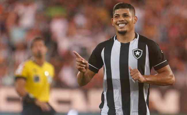 Atacante tem 13 gols em 21 jogos com a camisa do Botafogo