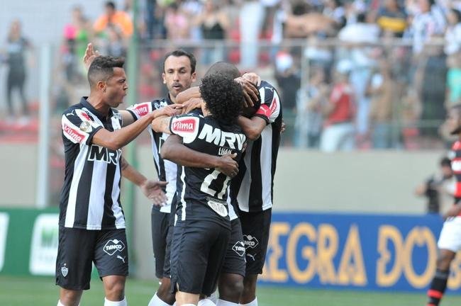 lances do primeiro tempo do jogo entre Atl�tico e Flamengo no Independ�ncia