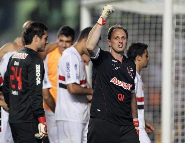 Oitavas de final de 2010: Universitario-PER 0 x 0 So Paulo (So Paulo se classificou em casa nos pnaltis aps novo empate sem gols).