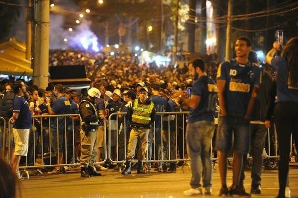 Torcedores do Cruzeiro na partida contra o Palmeiras no Mineiro