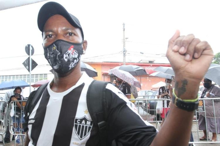 Em evento na Arena MRV, torcedores do Atltico ganharam tatuagens em comemorao ao bicampeonato brasileiro 