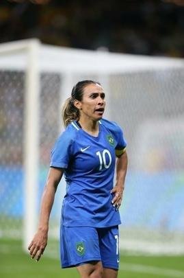 Imagens emocionantes das cobranas de pnaltis no Mineiro e da classificao do Brasil s semifinais do torneio feminino de futebol dos Jogos Olmpicos. Goleira Brbara pegou pnalti e deu vitria  Seleo por 7 a 6 sobre a Austrlia. Com 52 mil pagantes, estdio foi  loucura.