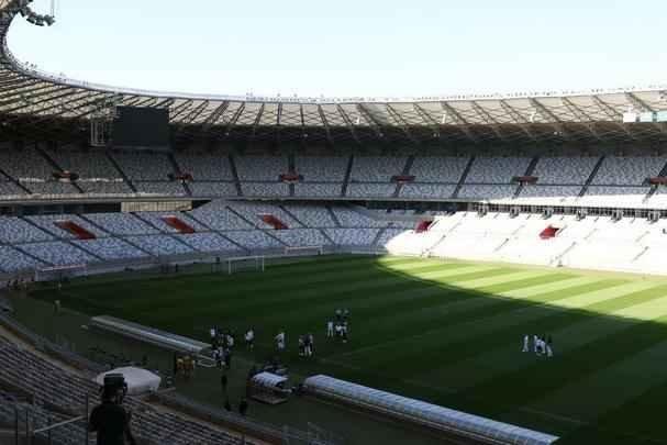 Jogadoras francesas foram bem mais discretas e apenas contemplaram o Mineiro